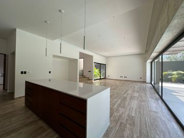 CASA EN VENTA EN LAGOS DEL SOL