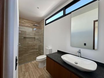 CASA EN VENTA EN LAGOS DEL SOL