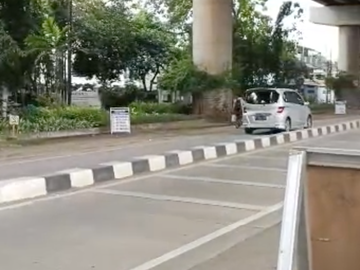 Rumah Hook, Pinggir Jalan Raya Area Pondok Labu, Super Untung Dan Strategis