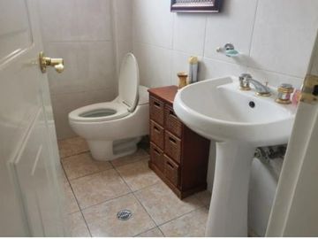 Departamento amplio en Urb El Condado, Primera Etapa