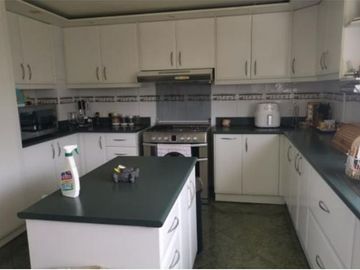 Departamento amplio en Urb El Condado, Primera Etapa