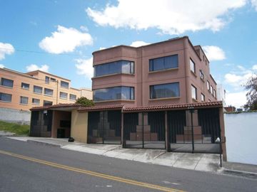 Departamento amplio en Urb El Condado, Primera Etapa