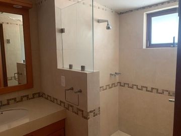 Casa en venta, Fraccionamiento Bosques de Cuauhyocan, a 5 Minutos de Harás.