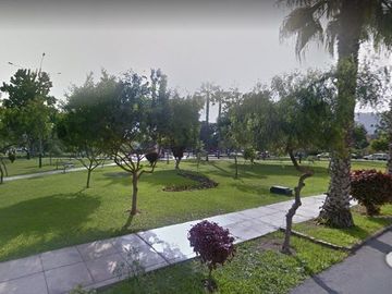 ESTUPENDA CASA COMO TERRENO CERCA A PARQUE Y AV. BENAVIDES