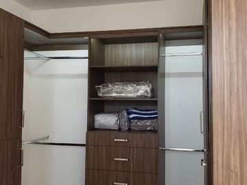 Departamento en Venta amueblado en Torre Esmeralda, excelente oportunidad de inversión.