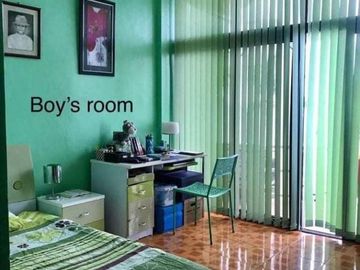 Resale 4 Bedrooms Beach House in Compostela