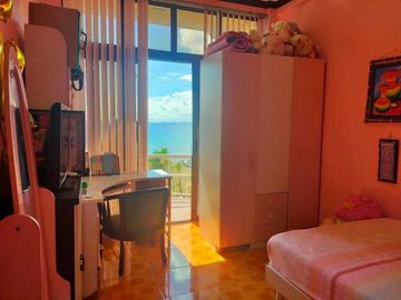 Resale 4 Bedrooms Beach House in Compostela