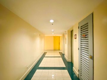1BR FOR SALE IN BGC - FORBESWOOD HEIGHTS BURGOS CIRCLE