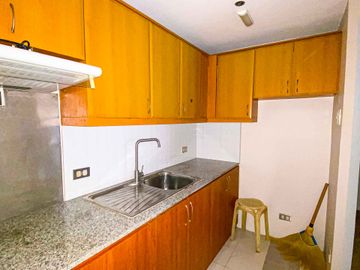 1BR FOR SALE IN BGC - FORBESWOOD HEIGHTS BURGOS CIRCLE