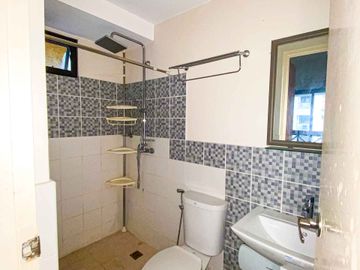 1BR FOR SALE IN BGC - FORBESWOOD HEIGHTS BURGOS CIRCLE