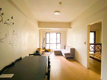 1BR FOR SALE IN BGC - FORBESWOOD HEIGHTS BURGOS CIRCLE