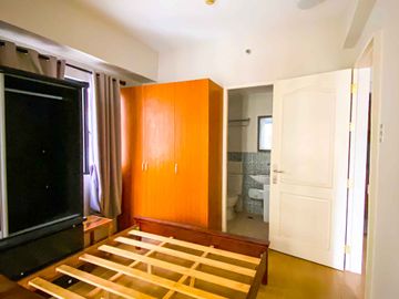 1BR FOR SALE IN BGC - FORBESWOOD HEIGHTS BURGOS CIRCLE