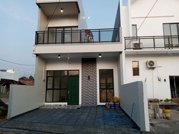 Rumah 2 Lantai Dekat Mall Grand Metropolitan Bekasi Pekayon Bebas Banjir