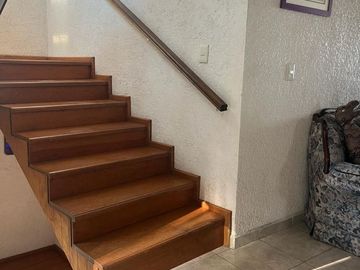Casa en venta en 4 niveles con excelente vista.