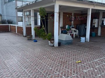 Casa en venta en 4 niveles con excelente vista.