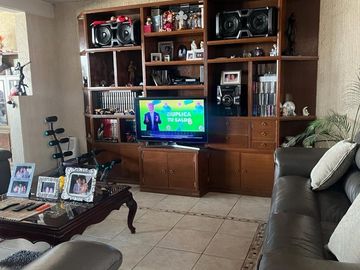 Casa en venta en 4 niveles con excelente vista.