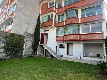 Casa en venta en 4 niveles con excelente vista.