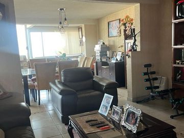 Casa en venta en 4 niveles con excelente vista.
