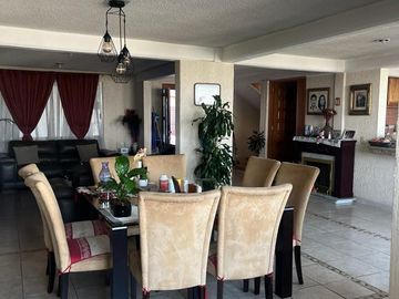 Casa en venta en 4 niveles con excelente vista.