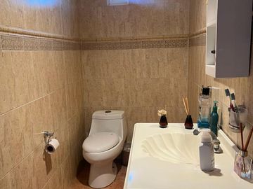 Casa en venta en 4 niveles con excelente vista.