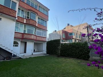 Casa en venta en 4 niveles con excelente vista.