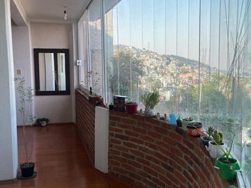 Casa en venta en 4 niveles con excelente vista.