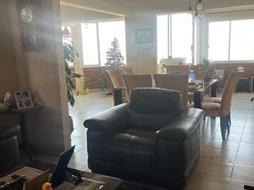 Casa en venta en 4 niveles con excelente vista.