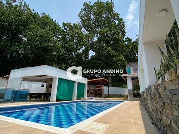 Se Vende Casa en el Conjunto Lomas del Campestre - Piedecuesta