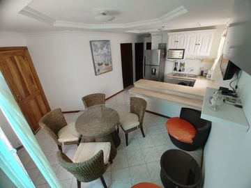En Venta casa completamente amoblada en la urbanización Punta Carnero, Salinas, Santa Elena.