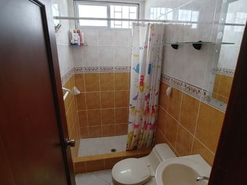 En Venta casa completamente amoblada en la urbanización Punta Carnero, Salinas, Santa Elena.