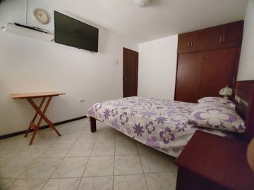 En Venta casa completamente amoblada en la urbanización Punta Carnero, Salinas, Santa Elena.