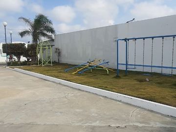En Venta casa completamente amoblada en la urbanización Punta Carnero, Salinas, Santa Elena.