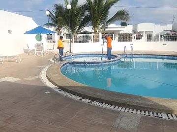En Venta casa completamente amoblada en la urbanización Punta Carnero, Salinas, Santa Elena.