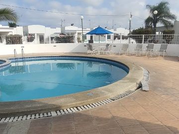 En Venta casa completamente amoblada en la urbanización Punta Carnero, Salinas, Santa Elena.