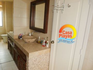 Departamento de Lujo Frente Al Mar de Venta en Playas Villamil, Edificio La Balsilla