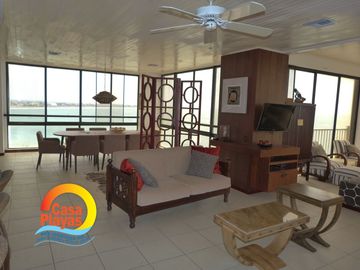 Departamento de Lujo Frente Al Mar de Venta en Playas Villamil, Edificio La Balsilla