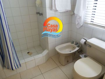 Departamento de Lujo Frente Al Mar de Venta en Playas Villamil, Edificio La Balsilla