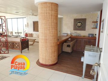Departamento de Lujo Frente Al Mar de Venta en Playas Villamil, Edificio La Balsilla