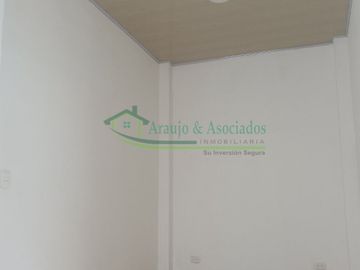 Vendemos casa de tres pisos.