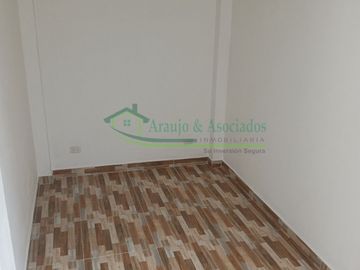 Vendemos casa de tres pisos.