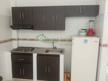 Vendemos casa de tres pisos.