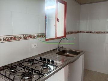 Vendemos casa de tres pisos.