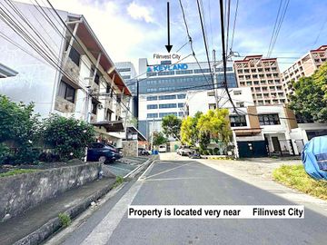 Below Market Value:  Pre-owned 3-storey split-type house in Rizal Village Alabang Muntinlupa