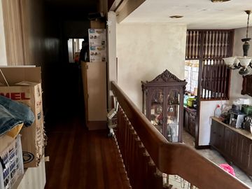 Below Market Value:  Pre-owned 3-storey split-type house in Rizal Village Alabang Muntinlupa