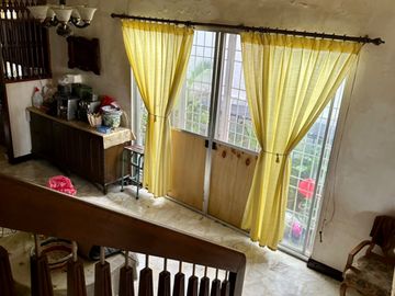 Below Market Value:  Pre-owned 3-storey split-type house in Rizal Village Alabang Muntinlupa
