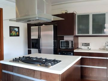 7 BEDROOM HOUSE FOR SALE TAGAYTAY MIDLANDS - TAGAYTAY HIGHLANDS