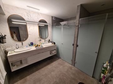 Moderno departamento duplex en Venta en San Isidro cerca a parques