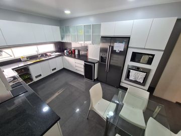 Moderno departamento duplex en Venta en San Isidro cerca a parques