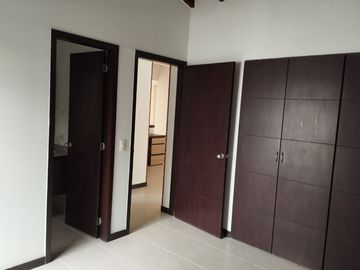 VENDO  CASA EN LA MORADA CALI VALLE DEL CAUCA