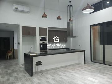 Inversión de Alto Nivel en Machala: Casa de 2 Departamentos y Suite con Piscina y Jacuzzi